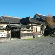 希望丘カントリークラブをはじめ、近隣に5～6ヶ所ゴルフ場があるため、ゴルフ後のお食事や打上げなどにもおすすめです。『寿し』だけでなく、一品料理も充実しているので、用途に合わせて利用できます。