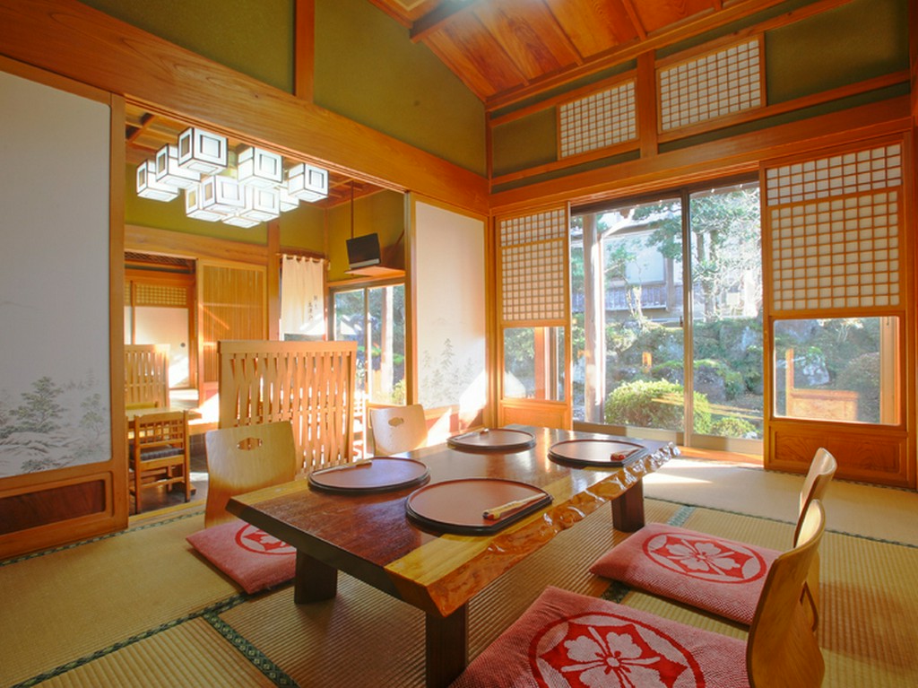 ファミリーの食事から会席料理まで幅広いシーンで使えるお店