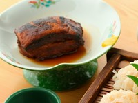 【福寿し】ならではの香ばしさとほろほろ食感『豚角煮』