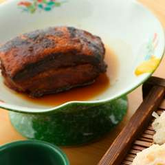 【福寿し】ならではの香ばしさとほろほろ食感『豚角煮』