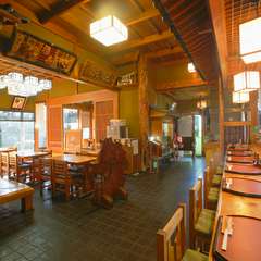 本欅づくりの温かみあふれる店内で本格的な日本料理が味わえます