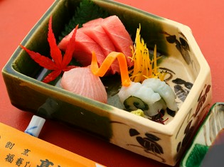 予算に応じて色とりどりの料理が楽しめる『季節の創作料理』