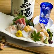 気仙沼港から直送された旬の魚を贅沢に使用。クセのない新鮮な魚介は、地酒にもぴったり。