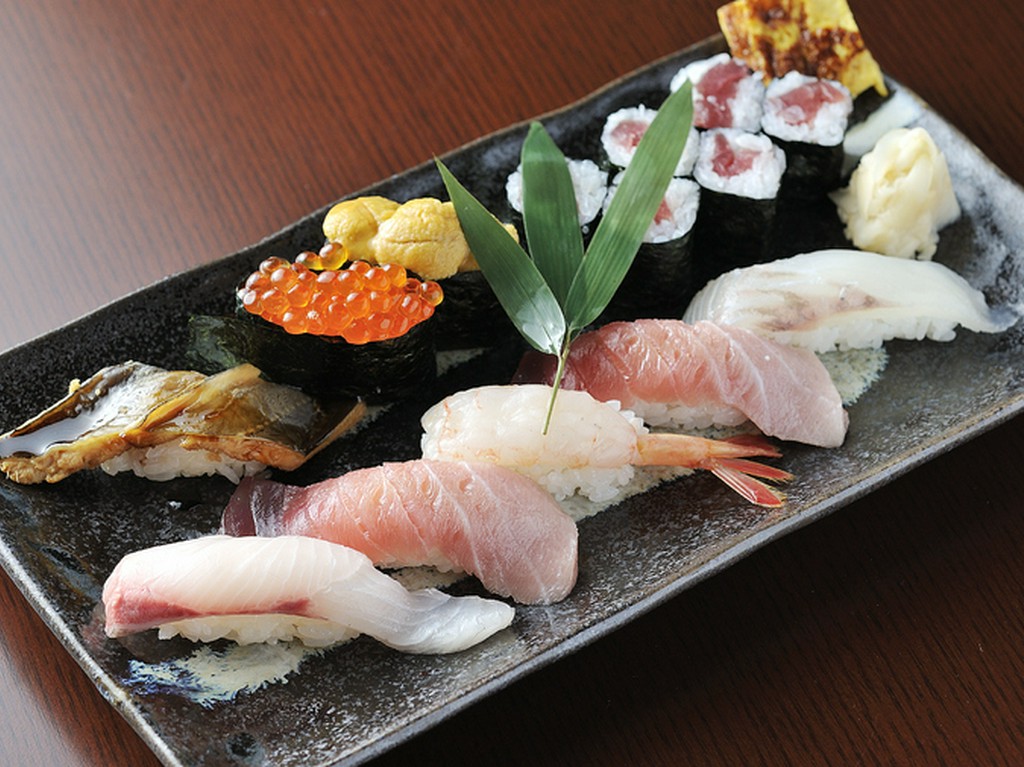 伝統の技が冴える『松にぎり』は【甚伍朗】の味の代表作です