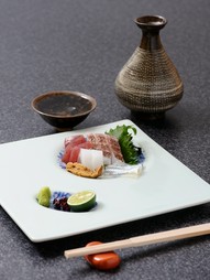 近海で獲れた旬のお魚をつかった『さしみ盛り合わせ』