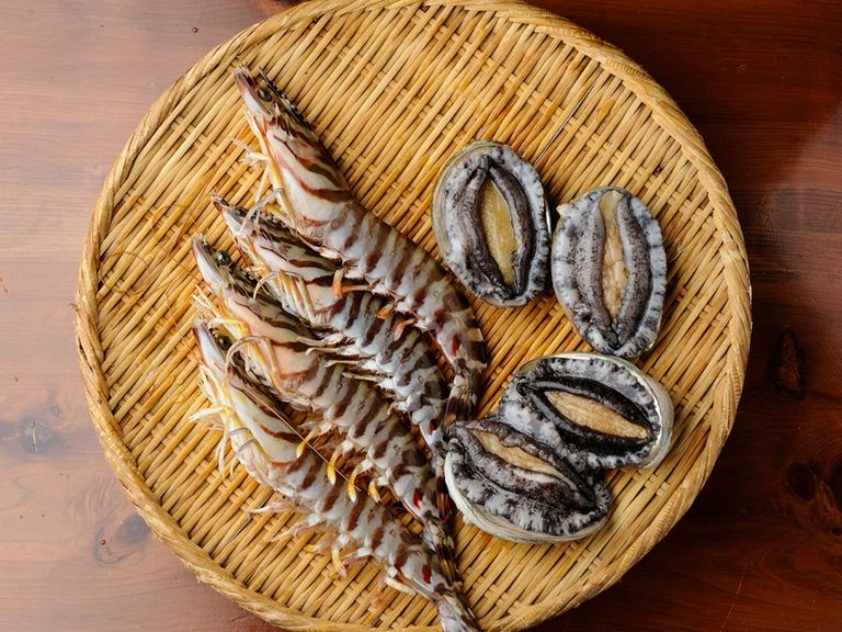 毎朝市場から目利きして仕入れる、新鮮な魚介類が味わえる