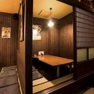 気の合う仲間や大切な人とゆっくり食事も会話も楽しめると人気の「はなれの個室」。プライベート感たっぷりのお部屋では、周りを気にすることなくおしゃべりがはずみ、ゆったりとしたひとときが過ごせます。