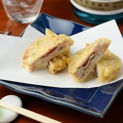 カリットした歯ごたえの名物『レンコン梅しそはさみ揚げ』