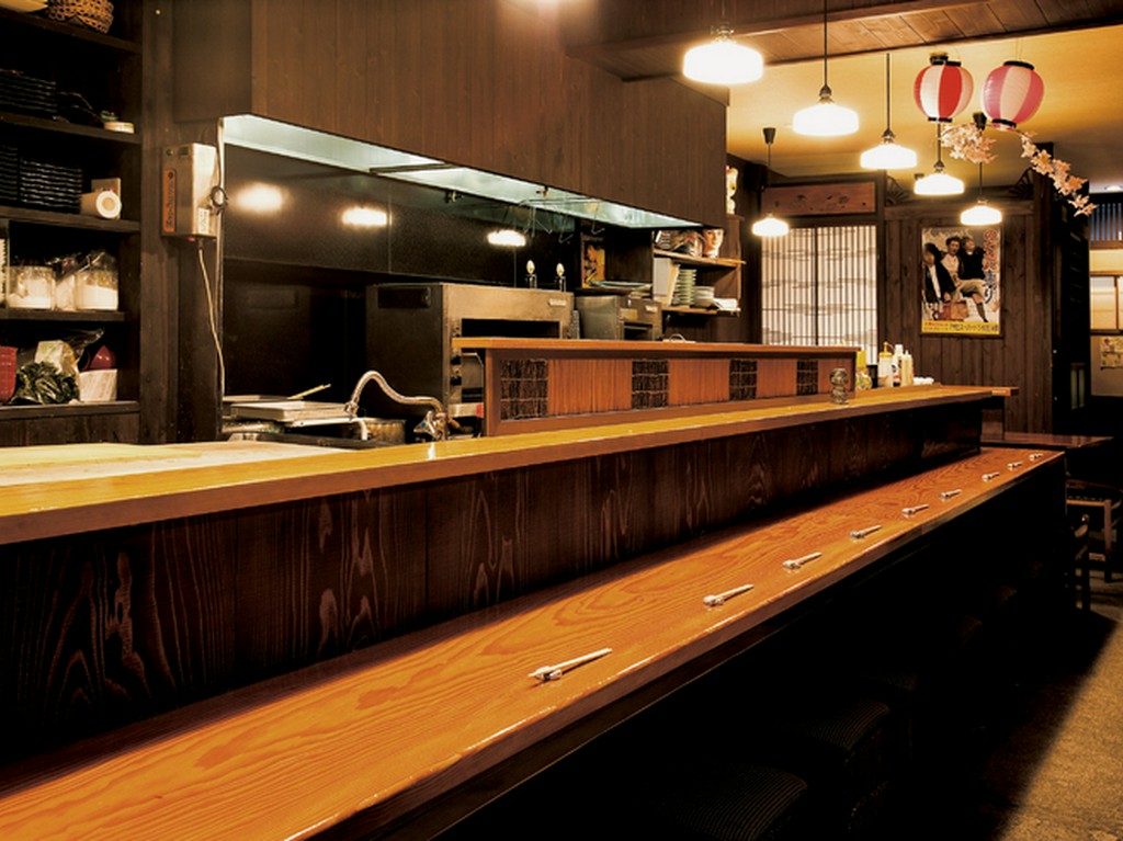 料理が出来上がる音や香りが楽しめるカウンター席