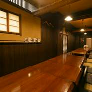 6名用の個室や22～24名まで対応できる座敷席など、宴会にも人気。家族水入らずの食事から会社のお仲間での宴などさまざまなシーンで訪れることができる料理店です。