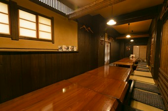 少人数から大人数まで対応できるお座敷席は各種宴会にぴったり