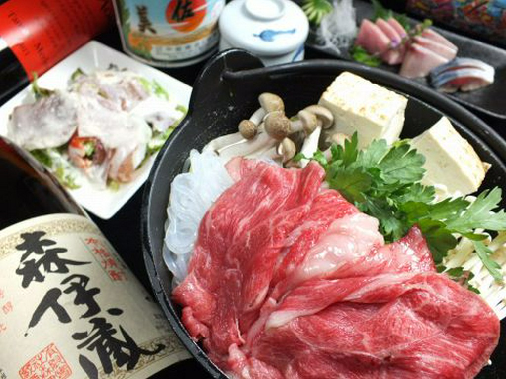 宴会や接待にも喜ばれる、豪華内容の飲み放題付コースは4000円～