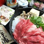 コースは前日までにご予約頂き、ご予算とお好みの食材などを伝えて頂けると、それに応じてベストなお料理を用意してくれます。ご予約は2名様から。6名様までの個室は人気なので、お早目のご予約を。