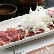 使っている牛肉は、阿波牛の『イチボ』だけ。普通のモモ肉よりサシが多くて柔らかいのが特徴です。