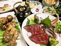 地魚を堪能！　＋1000円で海老カツロール寿司が贅沢海鮮丼に変更できます。（要クーポン）