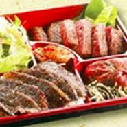厳選した仙台牛の美味しさが全部詰まった贅沢なお弁当です。おもてなしや振舞事などに最適な内容です。
