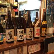 沖縄と言ったら、やっぱり『泡盛』を飲まないとと思っている方も多いはず。お店では一合でもボトルでも、どちらでもリーズナブルに頂けます。様々な割り方が楽しめるので、お気に入りの味を探すのもおすすめです。