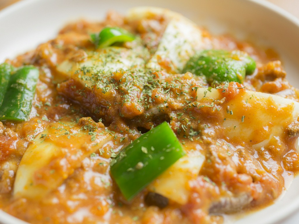 柔らかい軟骨がボリューム満点　『軟骨ソーキのトマト煮』