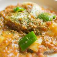 柔らかい軟骨がボリューム満点　『軟骨ソーキのトマト煮』