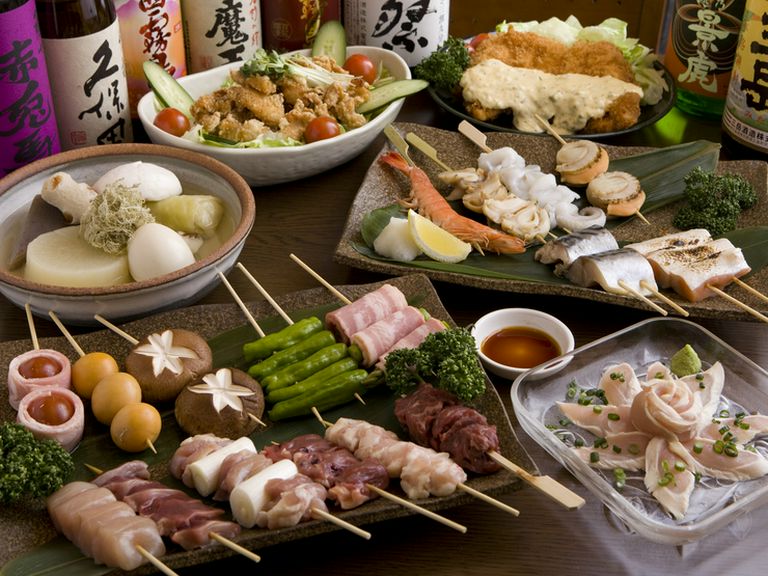 ボリューム満点の宴会コースで和気あいあいと過ごす歓送迎会