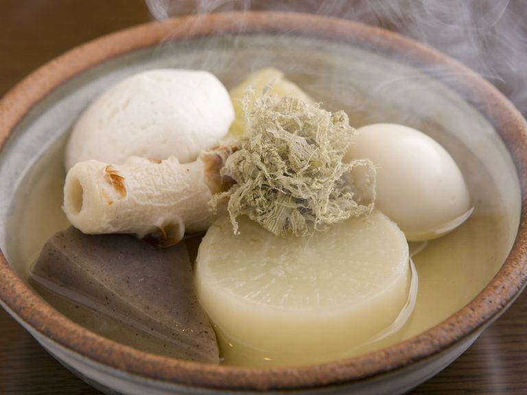 出汁がしっかり染み込んだ温かい『おでん おまかせ五種盛り』