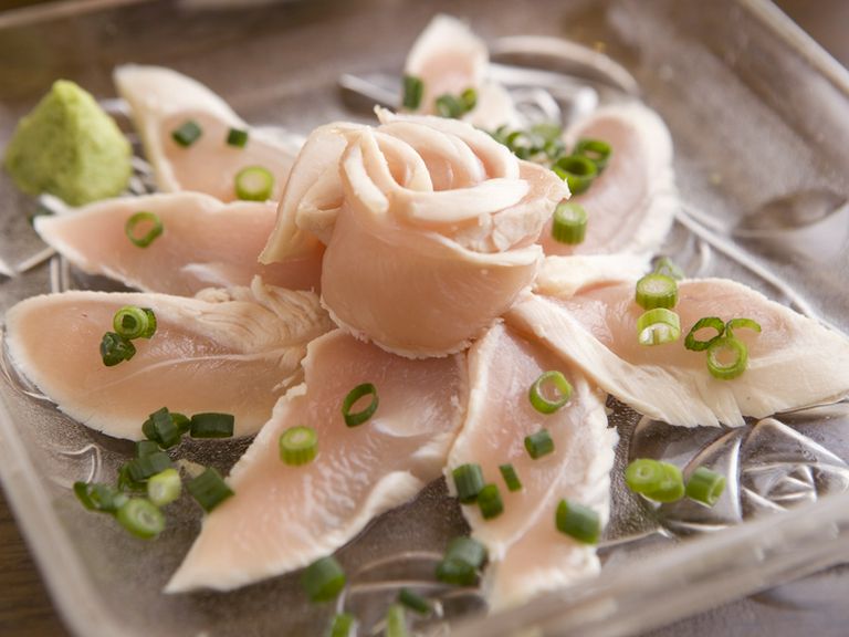 新鮮な上州赤城地鶏をシンプルに堪能する『とりわさ』