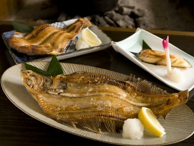 刺身から焼き魚、唐揚げまで、魚料理が自慢