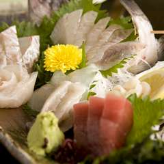 冷凍ものは一切使わない『本日の刺身盛り合わせ』※価格は１人前