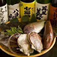 岩手県産の素材を中心に、新鮮な魚介類を仕入れています。特に刺身は創業以来、冷凍ものは一切使用していません。