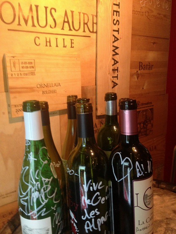 お店の目印、サインボトル