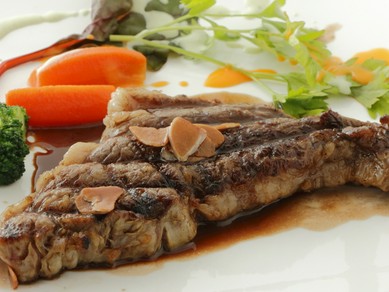 道産の牛肉にこだわった『和牛リブロ―ス』