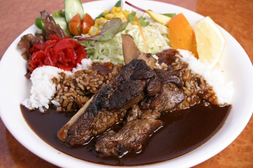 お店の名物『スペアリブカレー』