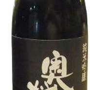 日本酒度＋１３　酸度１．９
兵庫県播州の山あいで昔ながらの手作りにこだわった銘酒です。兵庫県産夢醸５５％精米純米吟醸を超辛口に仕上げました。