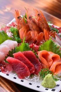 釧路港から仕入れる新鮮魚介類と、新鮮朝もぎ無農薬野菜を使用