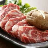 肉の状態に合わせて熟成させた『上カルビ』