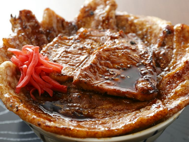佐々木種畜牧場の『特製炭火焼豚丼 特上』