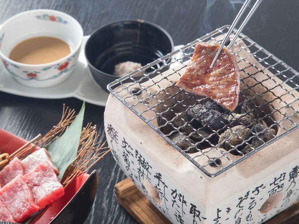 季節の食材をふんだんに使った会席料理に舌鼓