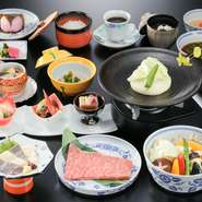 小鉢/刺身/鹿野産豚ロースセイロ蒸し/茶碗蒸
コニック三段重・天婦羅・煮物・茶そば
釜飯/汁物/香の物
デザート/食後のお飲物
※釜飯はにぎり寿司に変更できます。