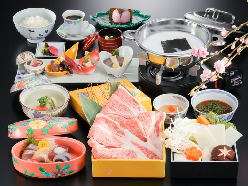 旬の料理で贅沢なひと時を『黒毛和牛しゃぶしゃぶ会席』