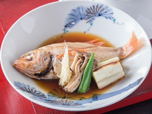 丸ごと一匹煮付けた贅沢な一品『のどぐろ煮付け』