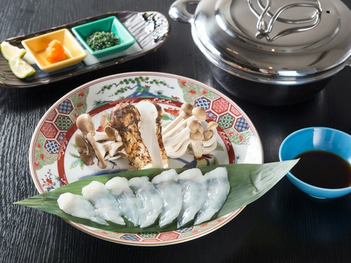 特製のタレがふぐの旨みを引き立てる『ふぐしゃぶしゃぶ』