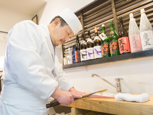 熟練した料理人が一品一品、丁寧に調理