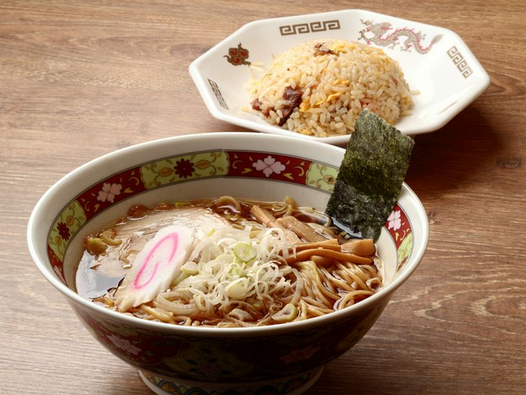 男子も大満足! ボリュームたっぷり『半チャンラーメン』