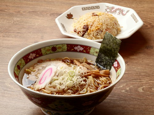 男子も大満足！　ボリュームたっぷり『半チャンラーメン』