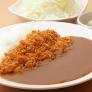 数種類のスパイスが効いた辛口のカレーは、オリジナルのレシピでつくっています。