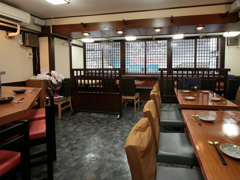 広い店内は、貸切にして大きい宴会を開くこともできます