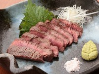 柔らかくジューシーな牛肉の旨み『特選和牛岩塩あぶり焼き』