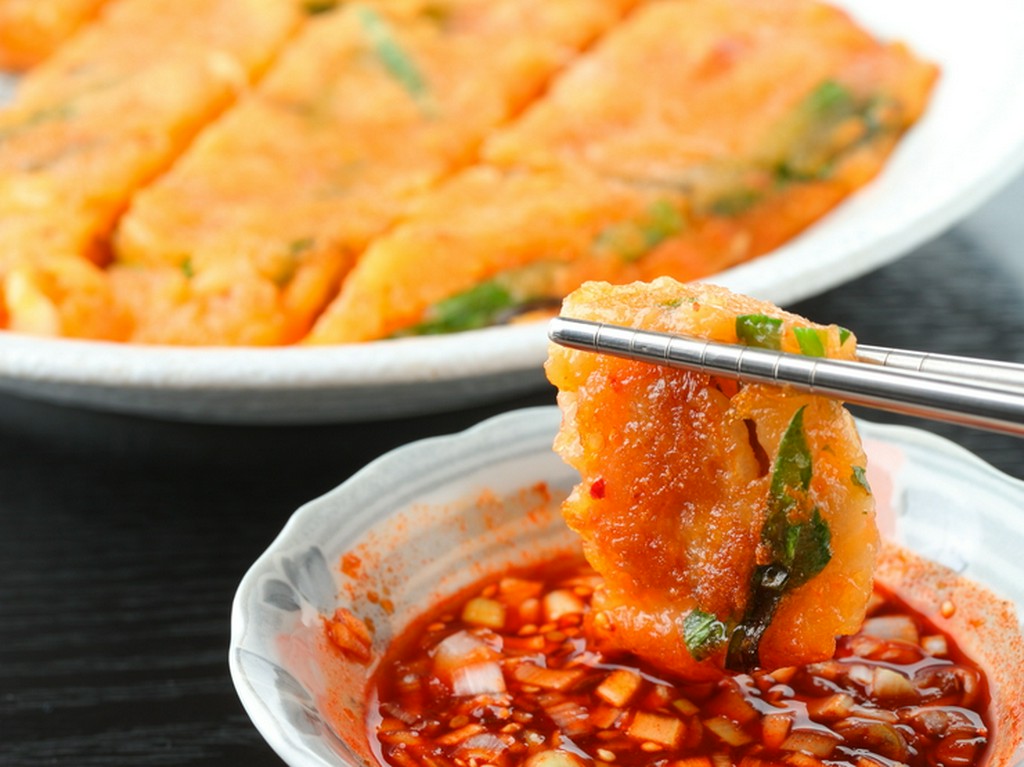 『チゲ』や、オリジナルの『ジャガイモのチジミ』も人気です