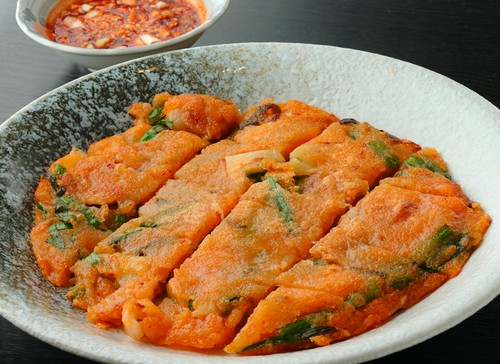 珍しい『ジャガイモノチジミ』はモチモチの食感が人気です