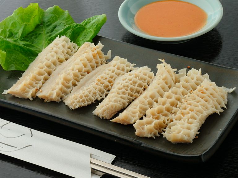 酢みそでも、そのままでもOK！　酒の肴によくあう『ハチノス刺』